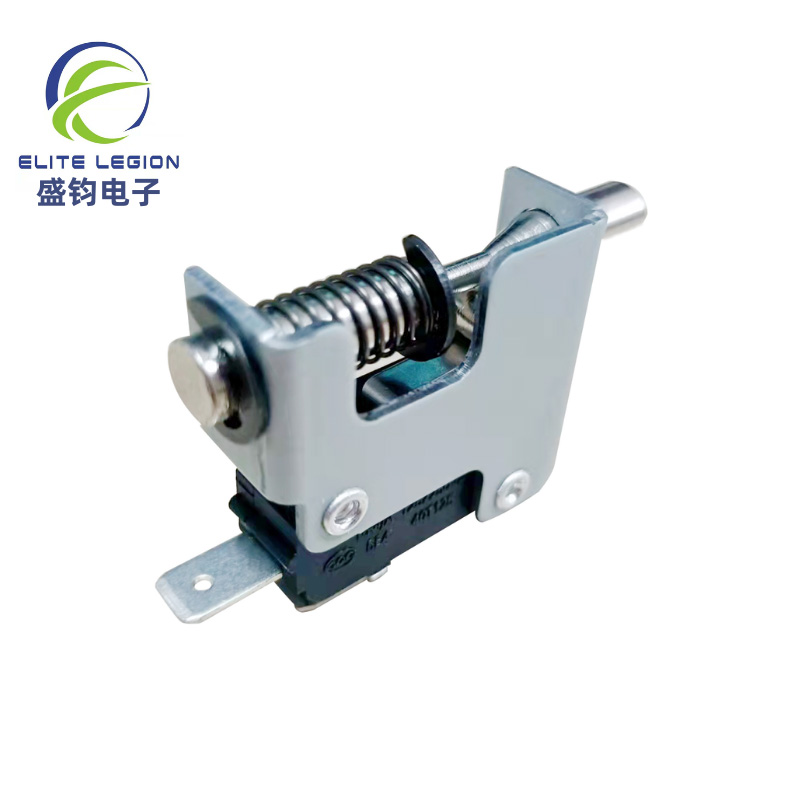 Peut-on utiliser de l'alcool pour nettoyer le micro-interrupteur poussoir de la porte du four ?